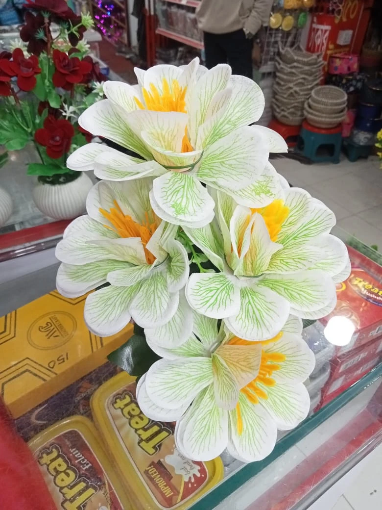 Artificial Flower Top Highlights the intense, eye-catching shade