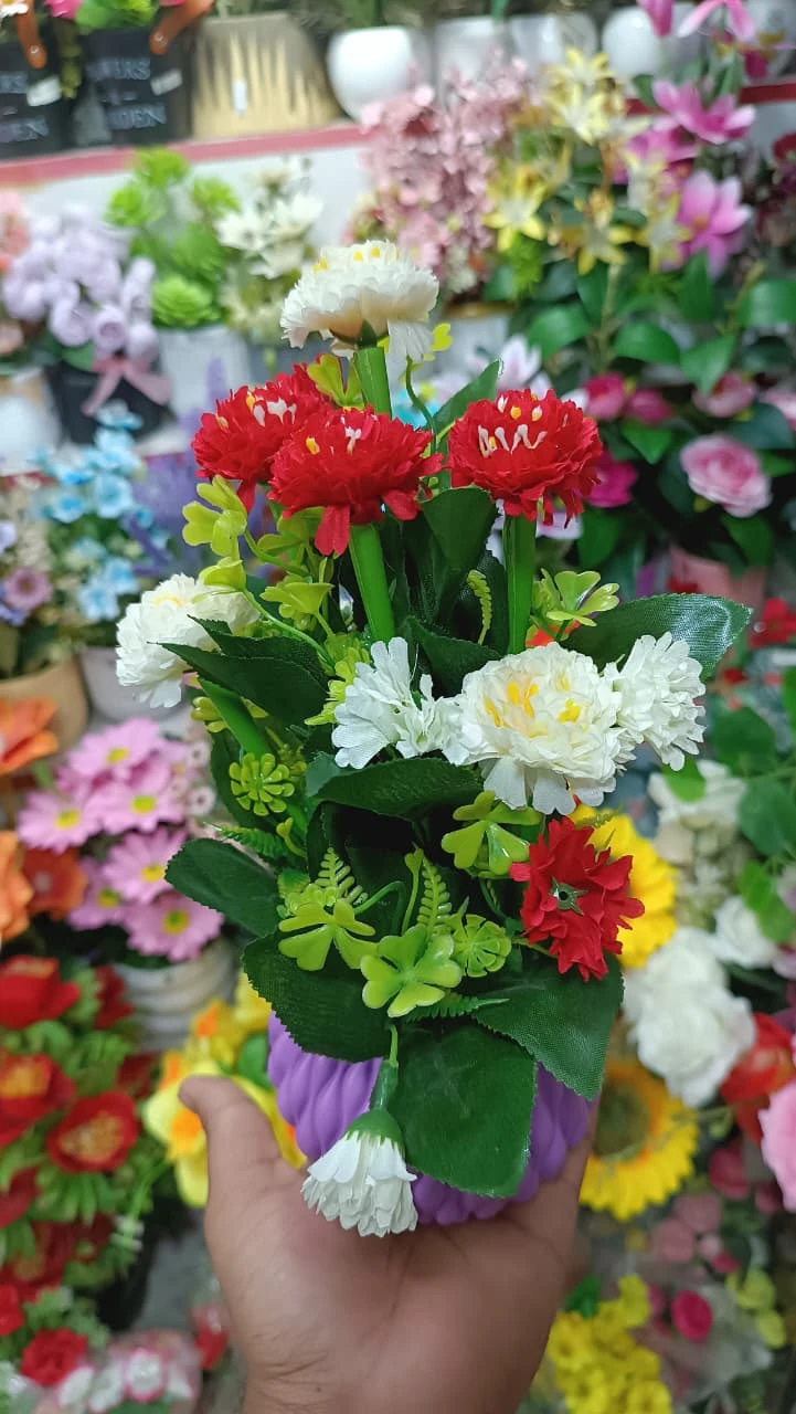 Artificial Flower Top Gives a warm, seasonal feel to the arrangement, Captures the energetic and warm vibe of the colors.